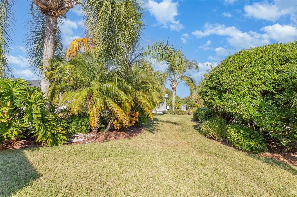 For Sale: $315,000 (1 beds, 1 baths, 864 Square Feet)