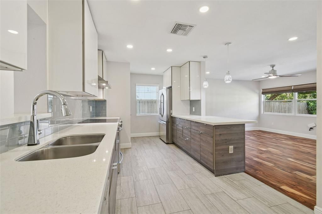 На продажу: $525,000 (4 спален, 2 ванн, 2149 Квадратных фут)