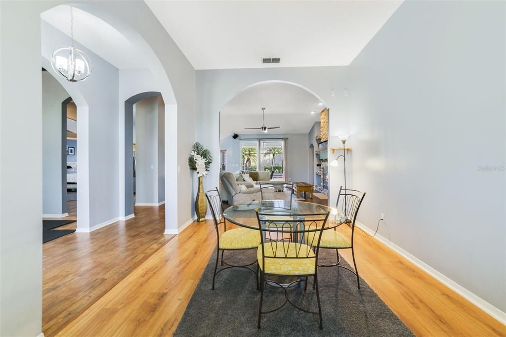 待售: $635,000 (4 贝兹, 3 浴室, 2428 平方英尺)