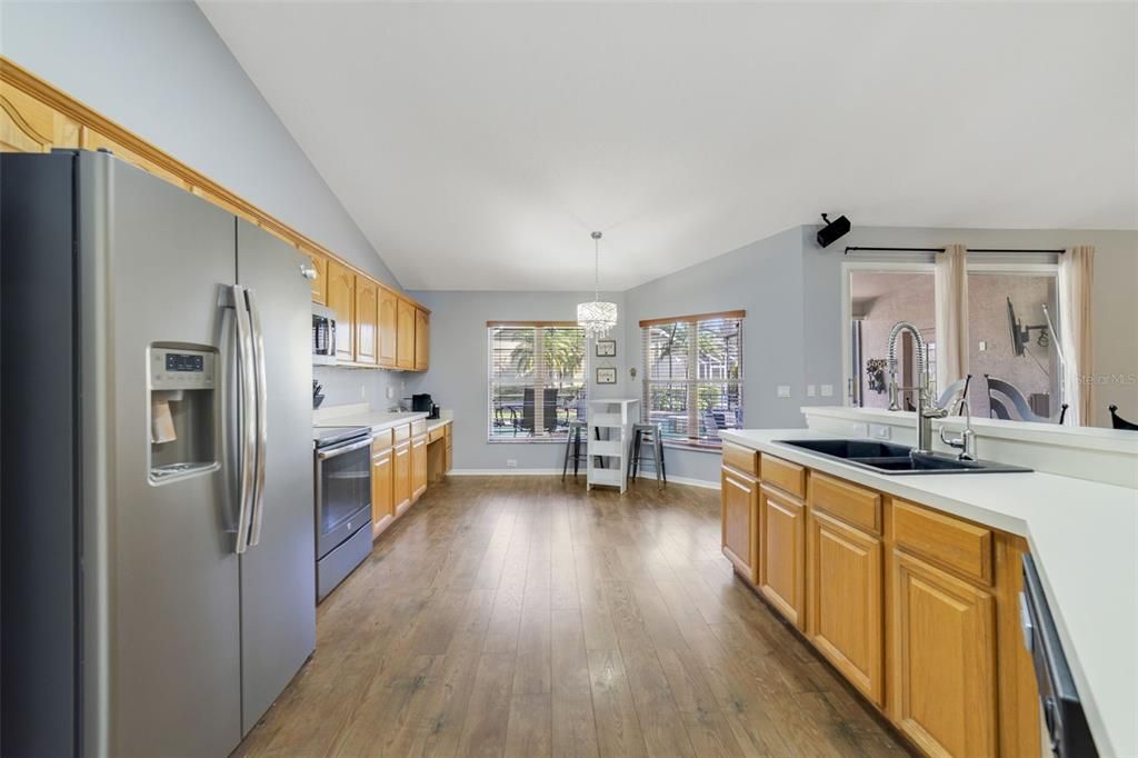 待售: $635,000 (4 贝兹, 3 浴室, 2428 平方英尺)