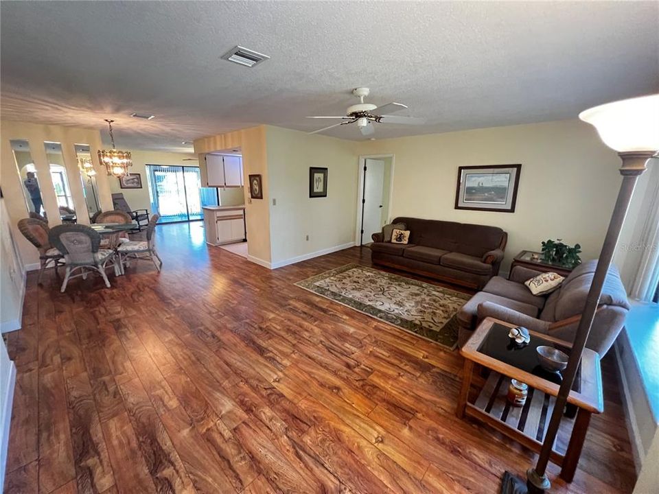 Под контрактом: $235,000 (3 спален, 2 ванн, 1661 Квадратных фут)