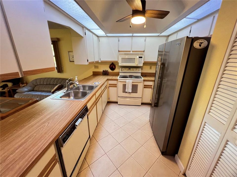 Под контрактом: $235,000 (3 спален, 2 ванн, 1661 Квадратных фут)