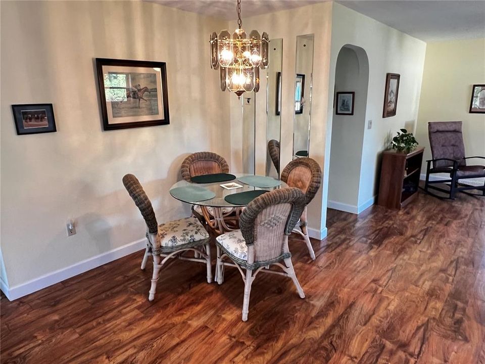 Под контрактом: $235,000 (3 спален, 2 ванн, 1661 Квадратных фут)