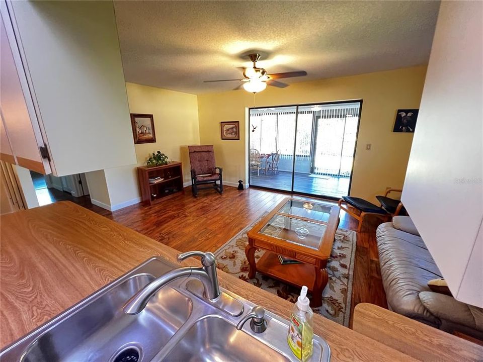 Под контрактом: $235,000 (3 спален, 2 ванн, 1661 Квадратных фут)