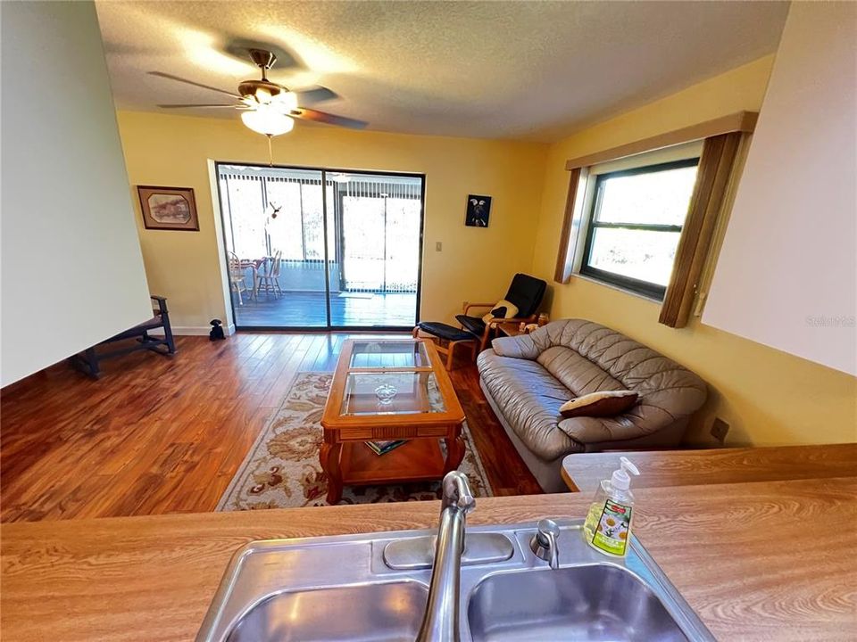 Под контрактом: $235,000 (3 спален, 2 ванн, 1661 Квадратных фут)