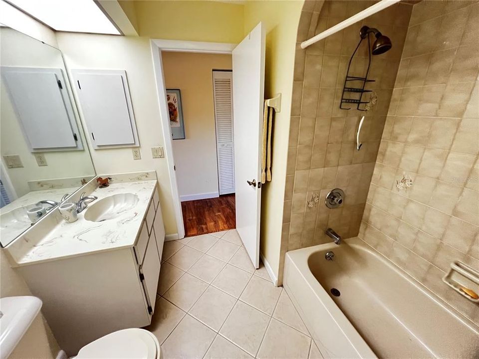 Под контрактом: $235,000 (3 спален, 2 ванн, 1661 Квадратных фут)