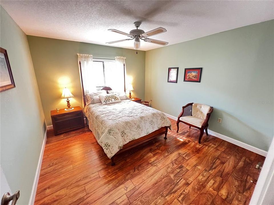 Под контрактом: $235,000 (3 спален, 2 ванн, 1661 Квадратных фут)