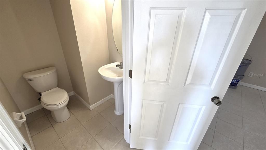 For Rent: $1,900 (3 beds, 2 baths, 1306 Square Feet)