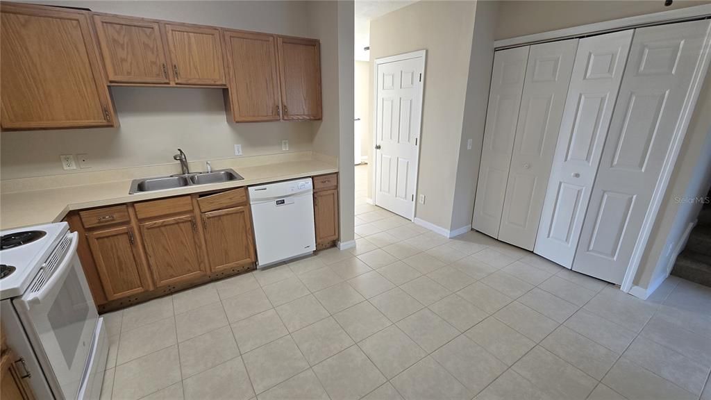 For Rent: $1,900 (3 beds, 2 baths, 1306 Square Feet)