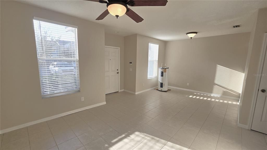 For Rent: $1,900 (3 beds, 2 baths, 1306 Square Feet)