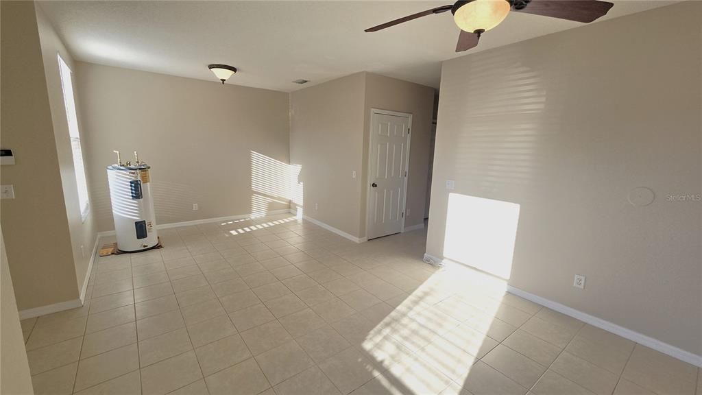 For Rent: $1,900 (3 beds, 2 baths, 1306 Square Feet)