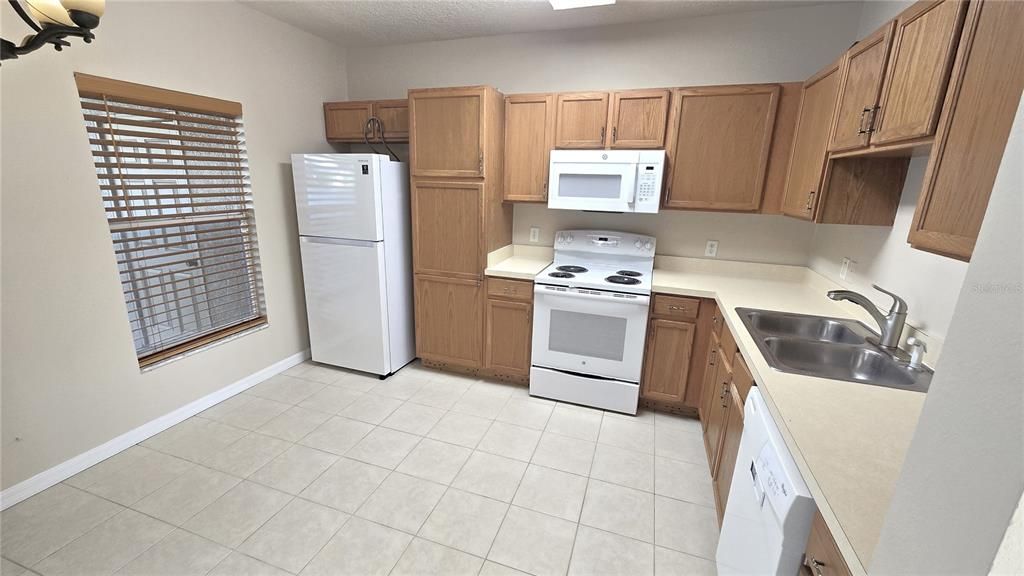 For Rent: $1,900 (3 beds, 2 baths, 1306 Square Feet)