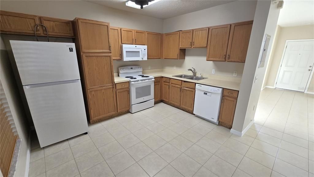 For Rent: $1,900 (3 beds, 2 baths, 1306 Square Feet)
