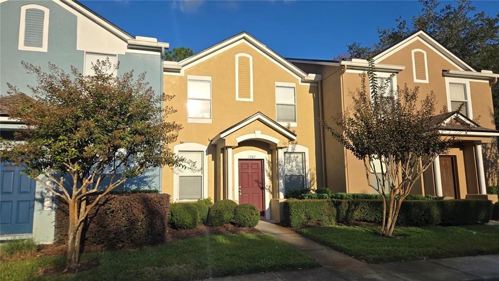 For Rent: $1,900 (3 beds, 2 baths, 1306 Square Feet)