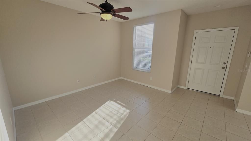 For Rent: $1,900 (3 beds, 2 baths, 1306 Square Feet)