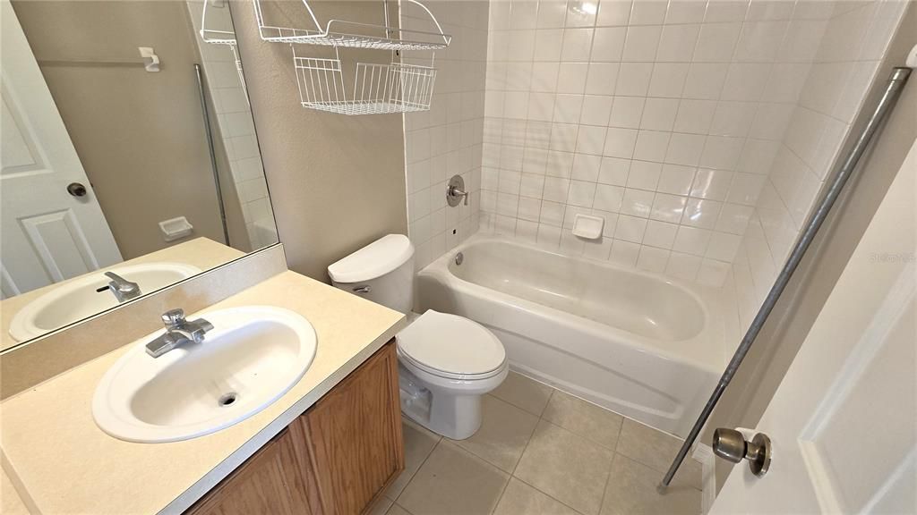 For Rent: $1,900 (3 beds, 2 baths, 1306 Square Feet)