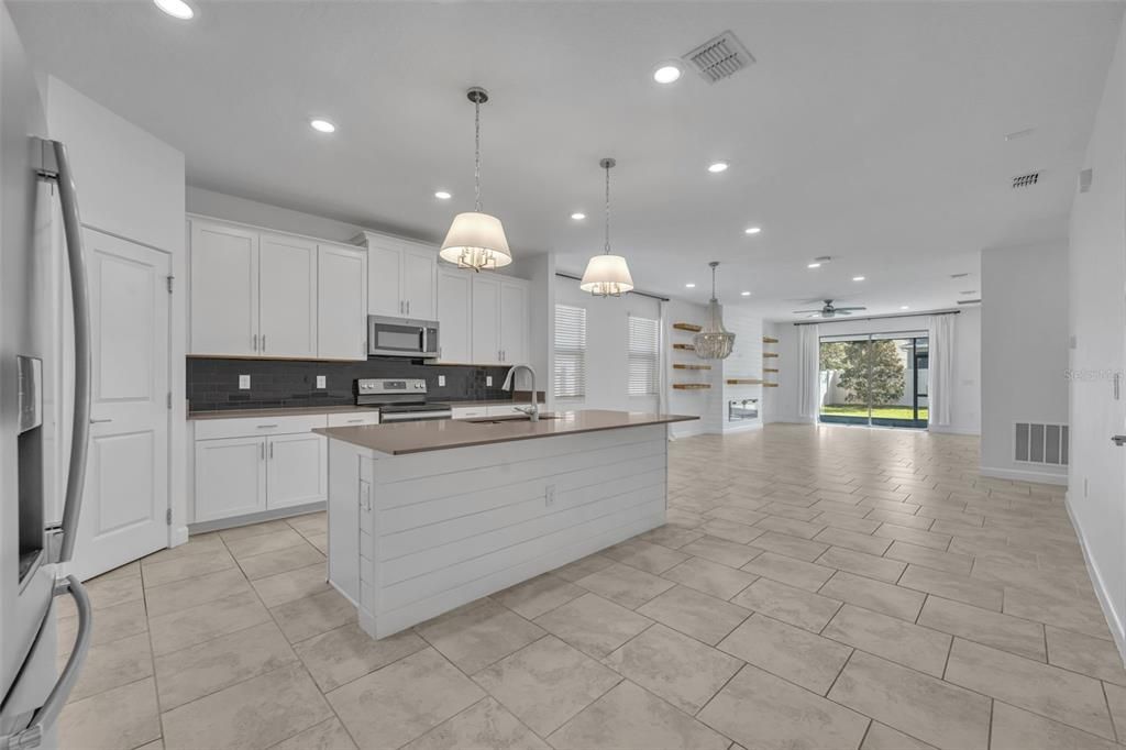 For Sale: $639,000 (3 beds, 2 baths, 2090 Square Feet)