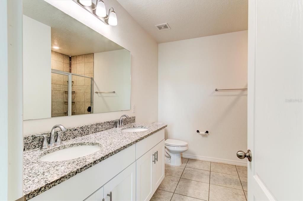 待售: $370,000 (4 贝兹, 2 浴室, 1766 平方英尺)