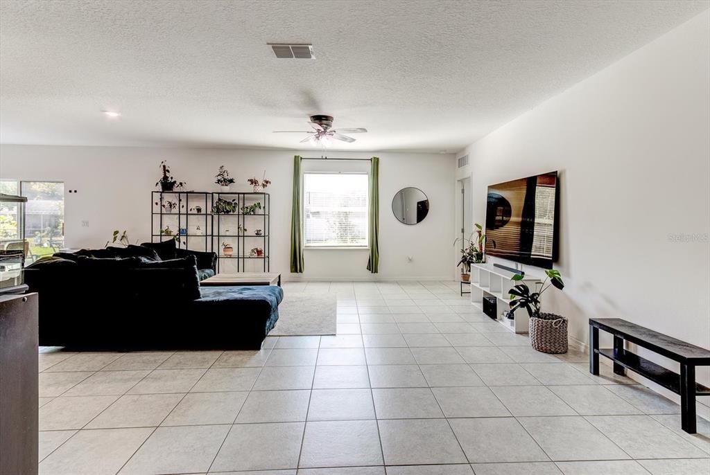 待售: $370,000 (4 贝兹, 2 浴室, 1766 平方英尺)