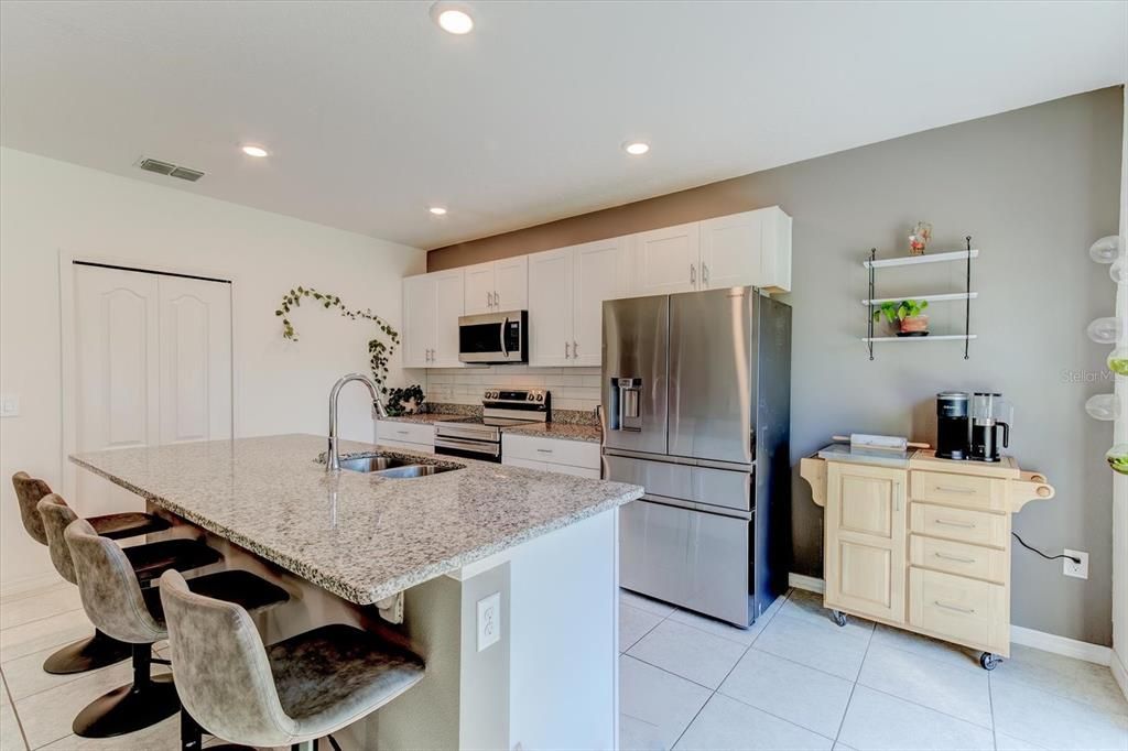 待售: $370,000 (4 贝兹, 2 浴室, 1766 平方英尺)