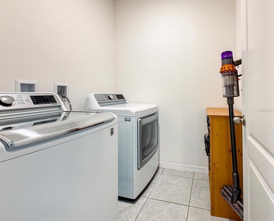 待售: $370,000 (4 贝兹, 2 浴室, 1766 平方英尺)