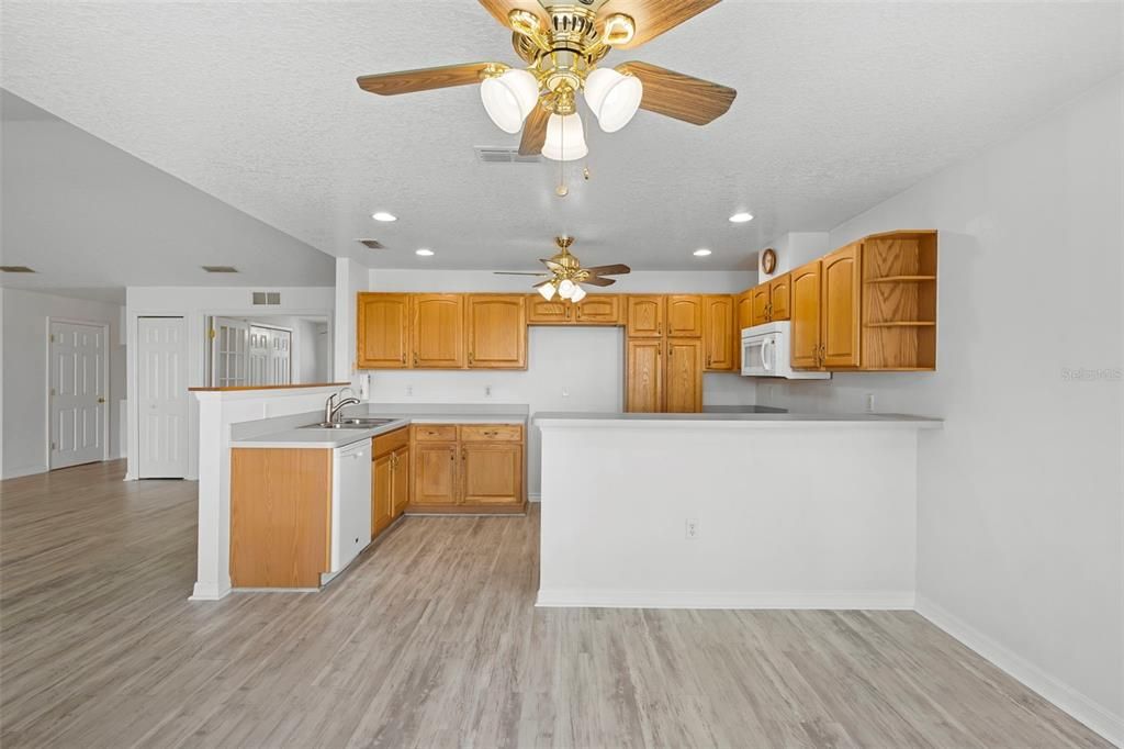 待售: $498,000 (4 贝兹, 2 浴室, 1956 平方英尺)