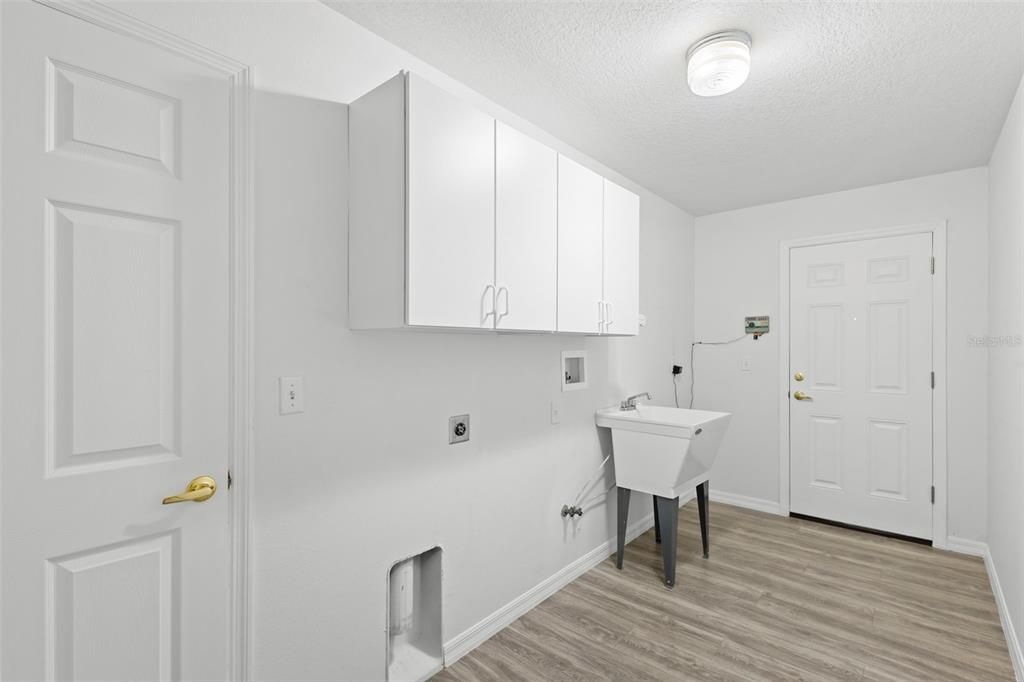 待售: $498,000 (4 贝兹, 2 浴室, 1956 平方英尺)