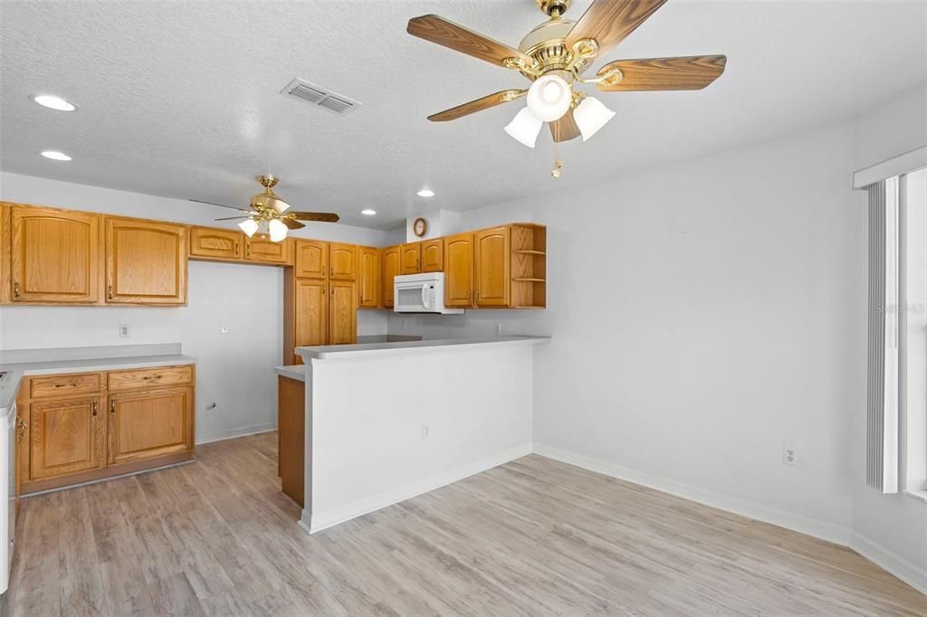 待售: $498,000 (4 贝兹, 2 浴室, 1956 平方英尺)