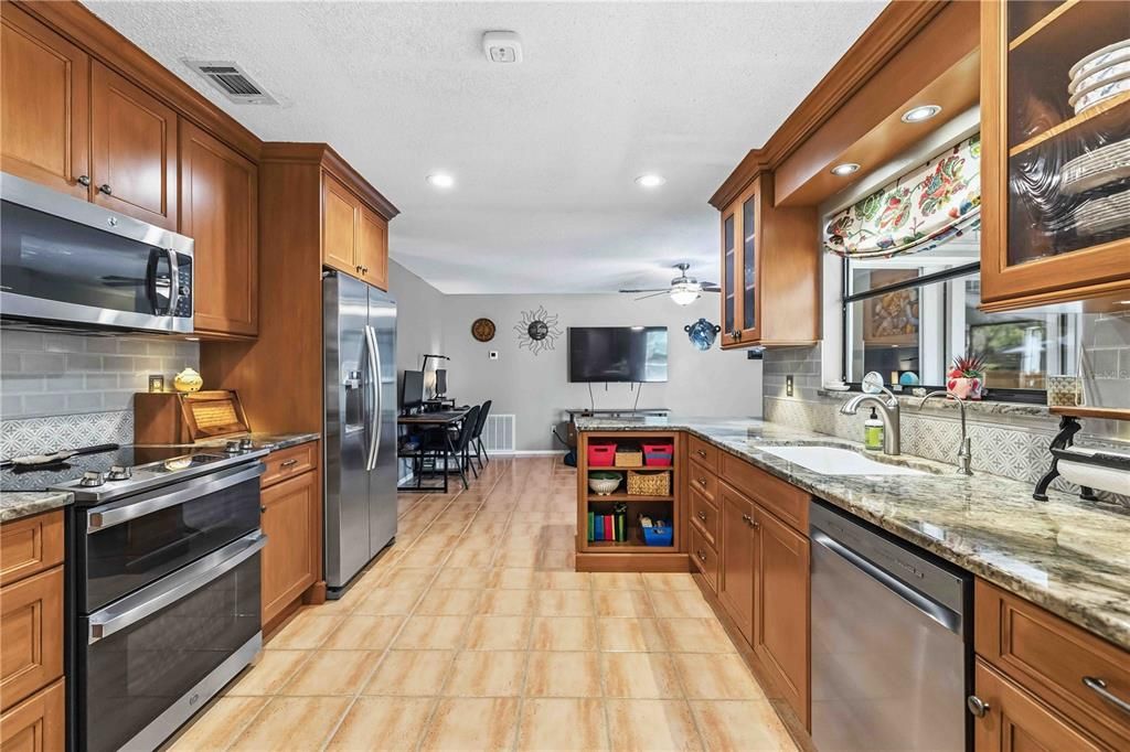 Active With Contract: $540,000 (3 beds, 2 baths, 1736 Square Feet)