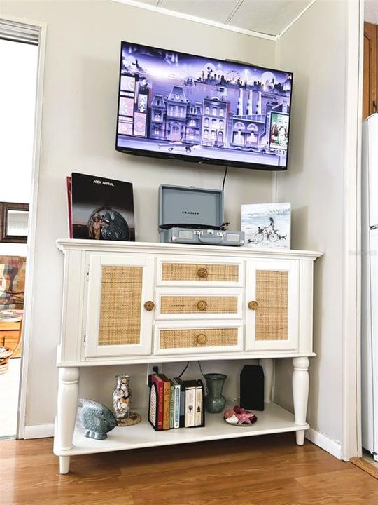 待售: $110,000 (2 贝兹, 2 浴室, 672 平方英尺)