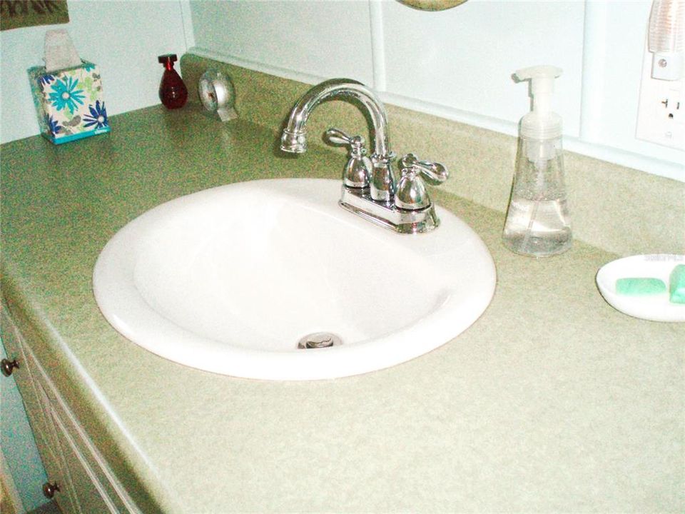 待售: $110,000 (2 贝兹, 2 浴室, 672 平方英尺)