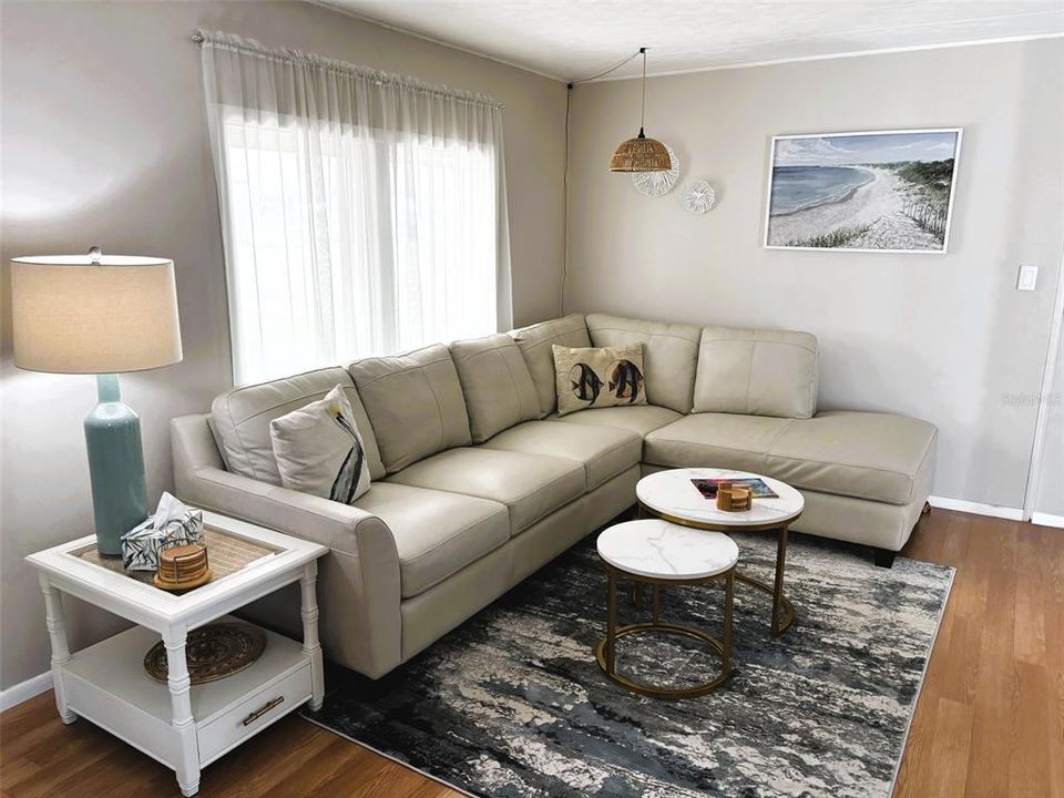 待售: $110,000 (2 贝兹, 2 浴室, 672 平方英尺)