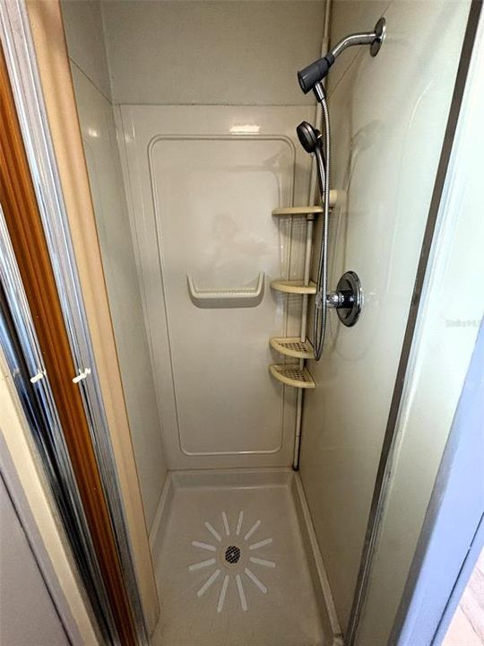 待售: $110,000 (2 贝兹, 2 浴室, 672 平方英尺)