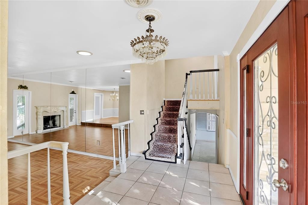 For Sale: $409,900 (4 beds, 2 baths, 2114 Square Feet)