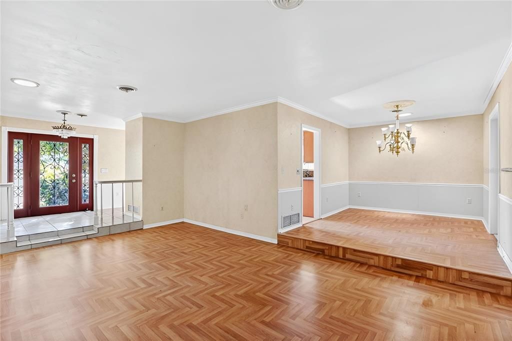 For Sale: $409,900 (4 beds, 2 baths, 2114 Square Feet)