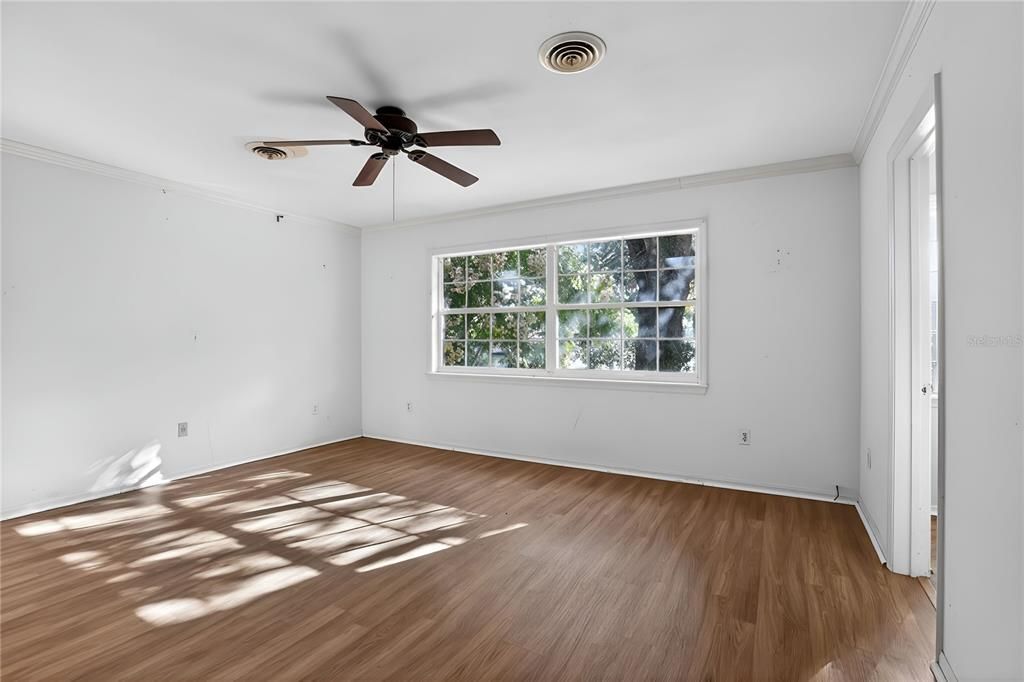 For Sale: $409,900 (4 beds, 2 baths, 2114 Square Feet)