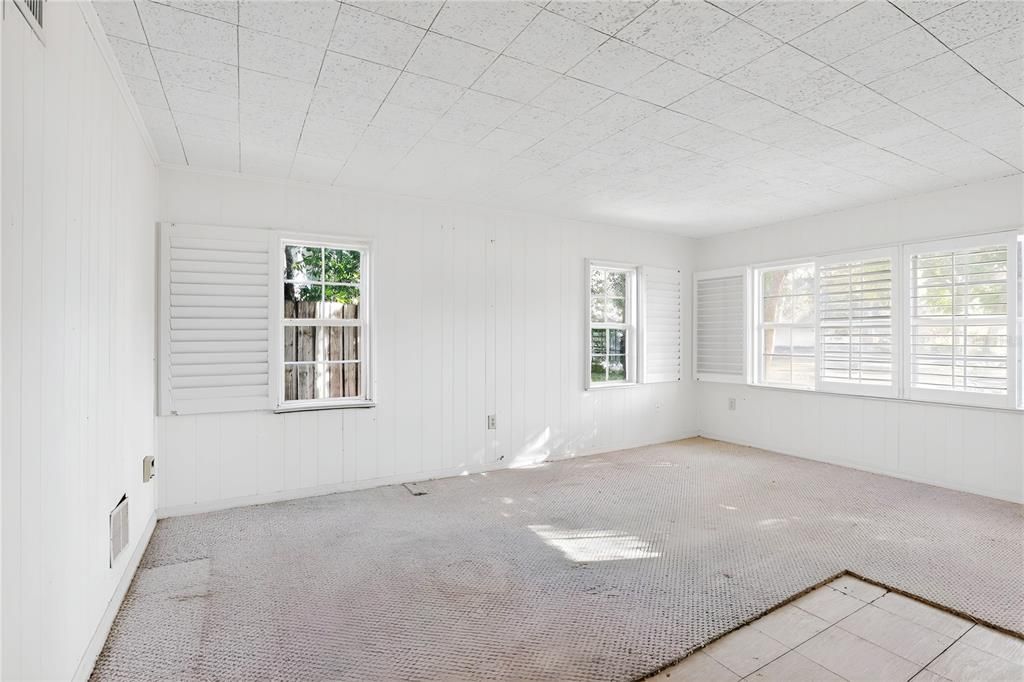 For Sale: $409,900 (4 beds, 2 baths, 2114 Square Feet)