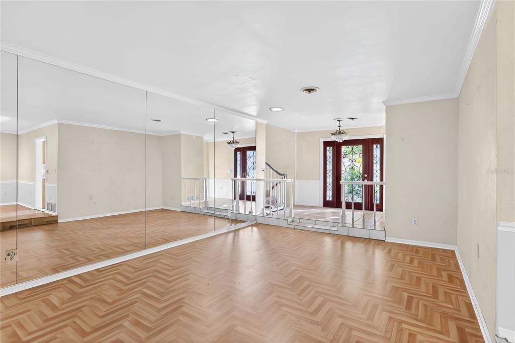 For Sale: $409,900 (4 beds, 2 baths, 2114 Square Feet)