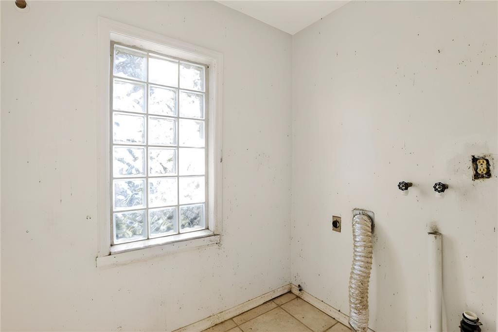 For Sale: $409,900 (4 beds, 2 baths, 2114 Square Feet)