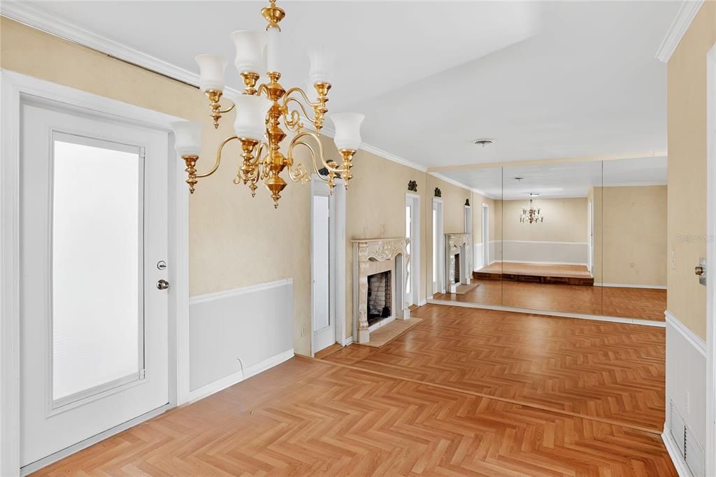 For Sale: $409,900 (4 beds, 2 baths, 2114 Square Feet)