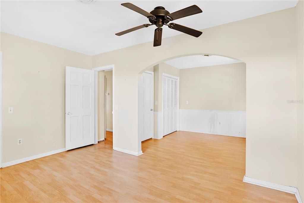 For Sale: $409,900 (4 beds, 2 baths, 2114 Square Feet)