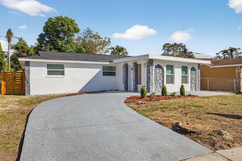 For Sale: $359,900 (3 beds, 2 baths, 1296 Square Feet)