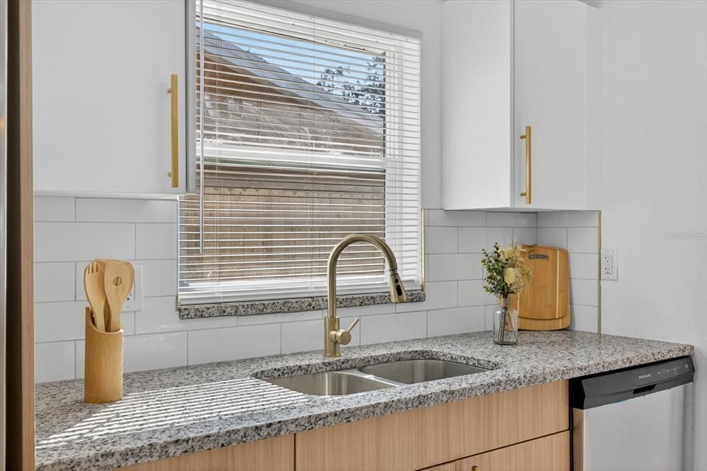 For Sale: $359,900 (3 beds, 2 baths, 1296 Square Feet)