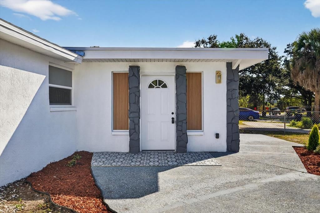 For Sale: $359,900 (3 beds, 2 baths, 1296 Square Feet)