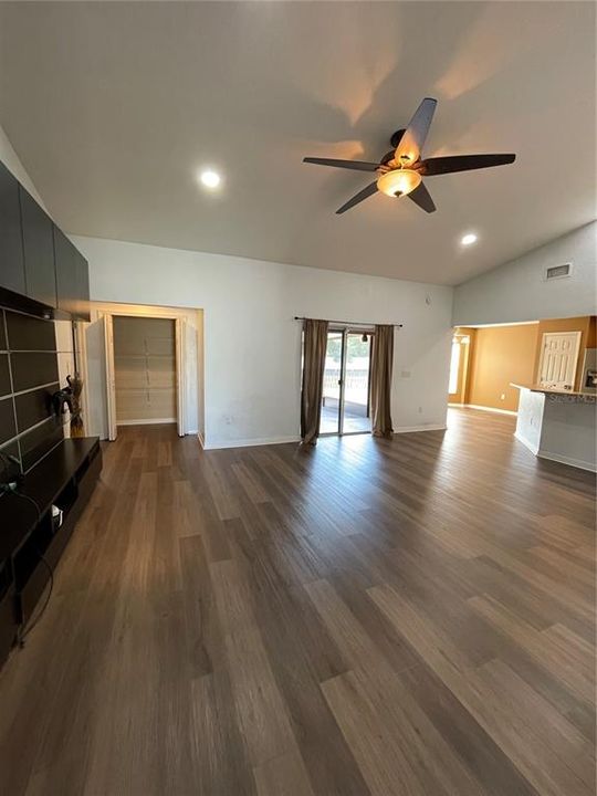 В аренду: $2,300 (4 спален, 2 ванн, 1734 Квадратных фут)