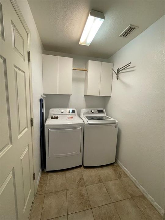 В аренду: $2,300 (4 спален, 2 ванн, 1734 Квадратных фут)