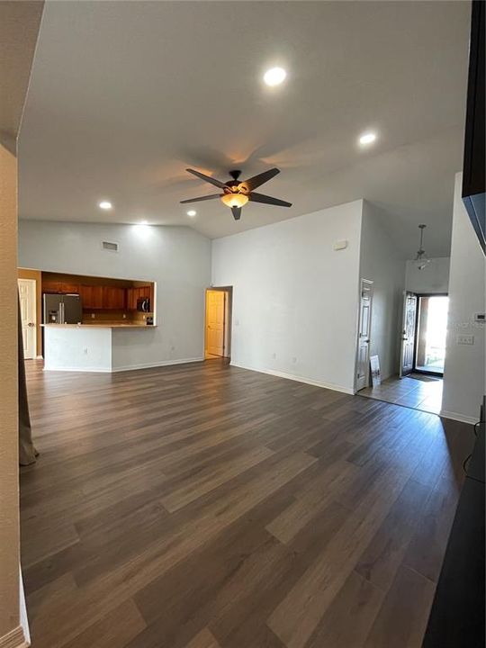 В аренду: $2,300 (4 спален, 2 ванн, 1734 Квадратных фут)