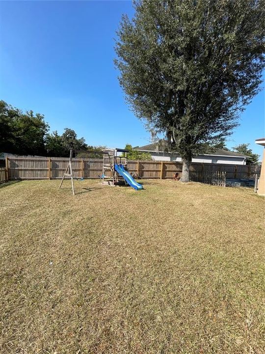 В аренду: $2,300 (4 спален, 2 ванн, 1734 Квадратных фут)