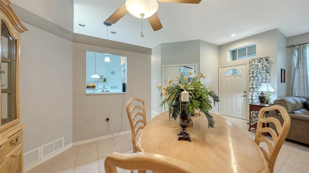 Activo con contrato: $320,000 (3 camas, 2 baños, 1509 Pies cuadrados)