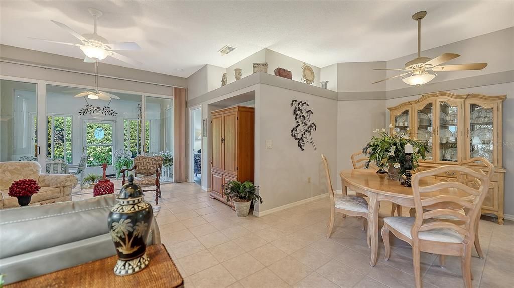 Activo con contrato: $320,000 (3 camas, 2 baños, 1509 Pies cuadrados)